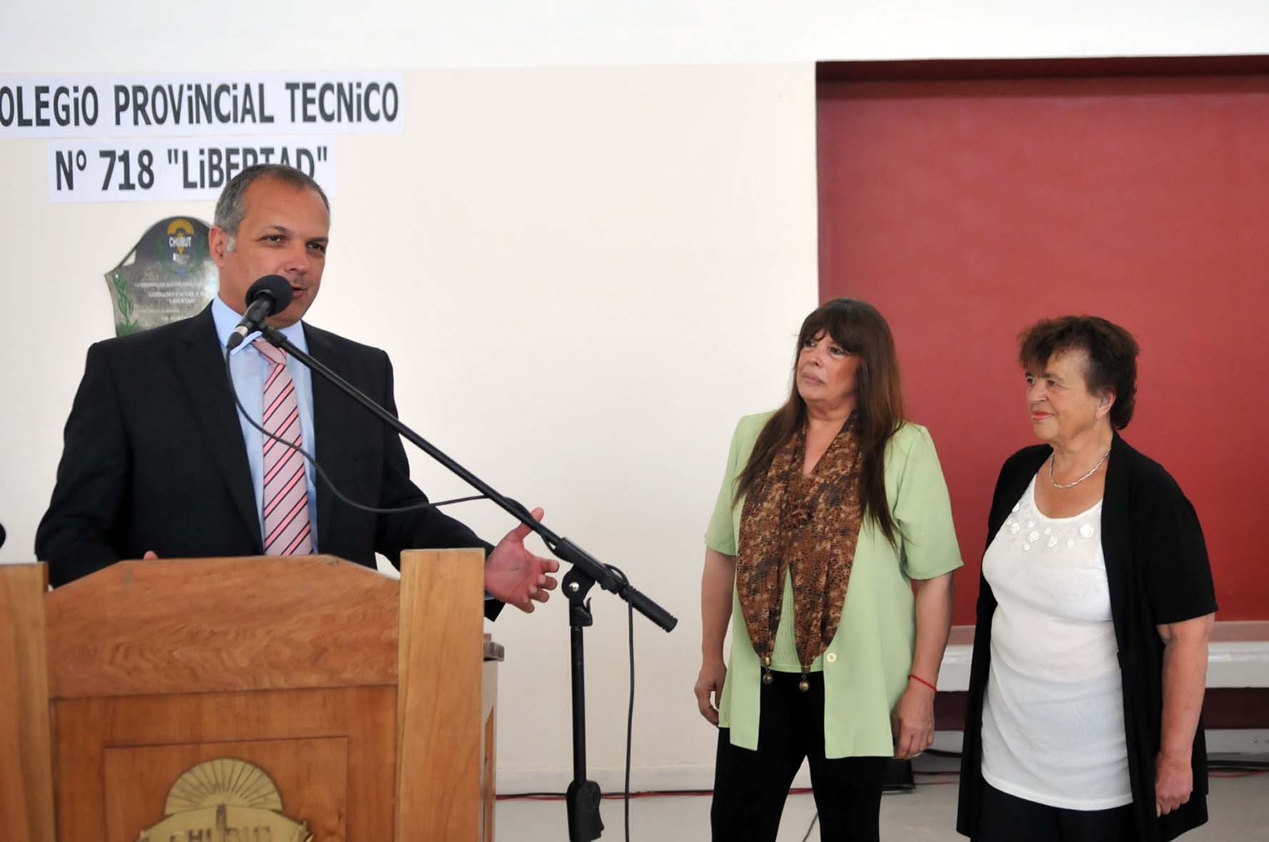 El Gobernador inauguró un gimnasio en Rada Tilly