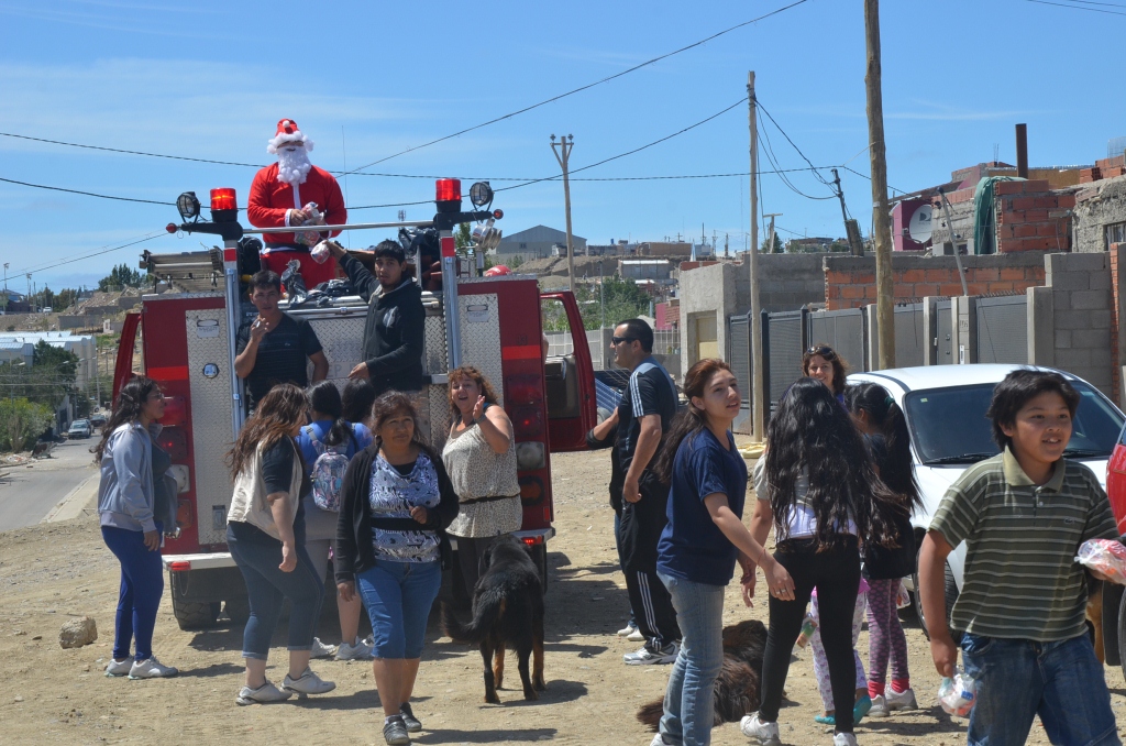 Papá Noel visitó el barrio Abel Amaya