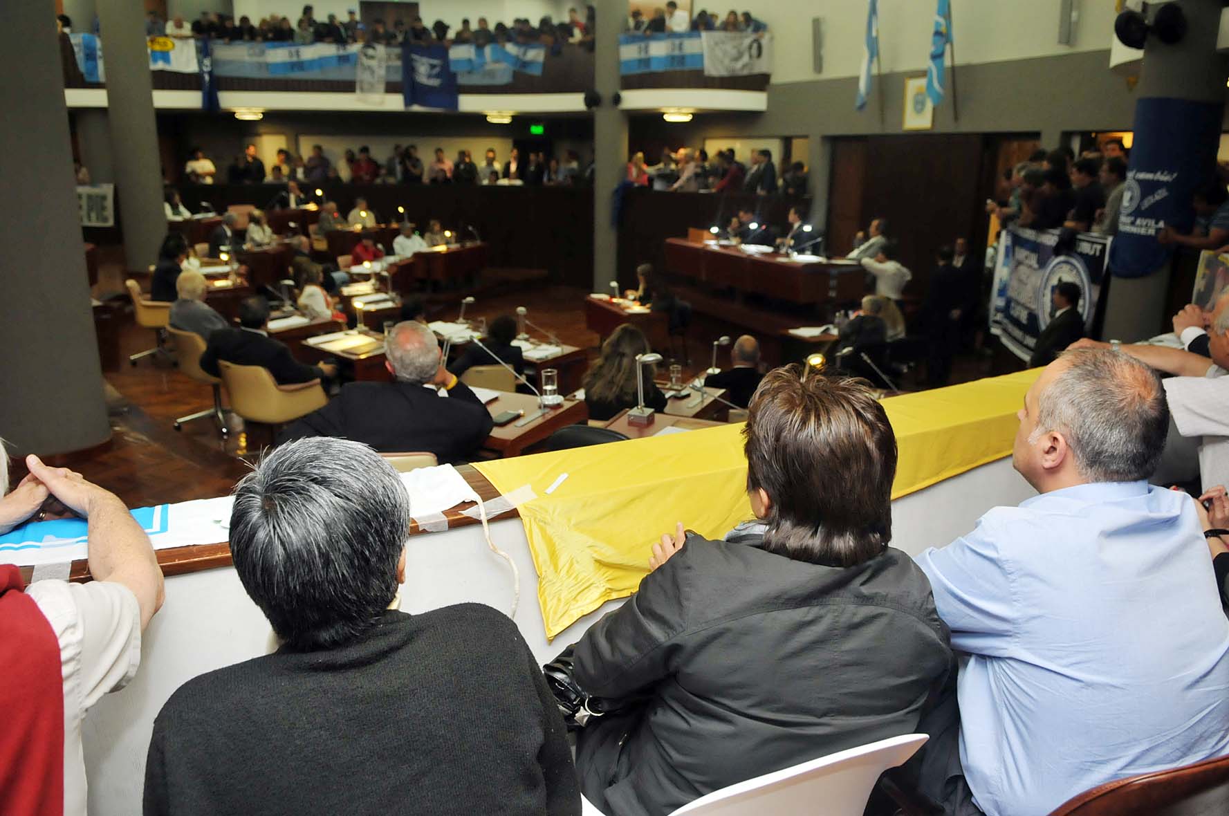 Con 18 votos se aprobó la Ley de hidrocarburos