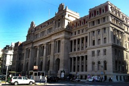 El Gobierno y Clarín presentaron fundamentos de las apelaciones