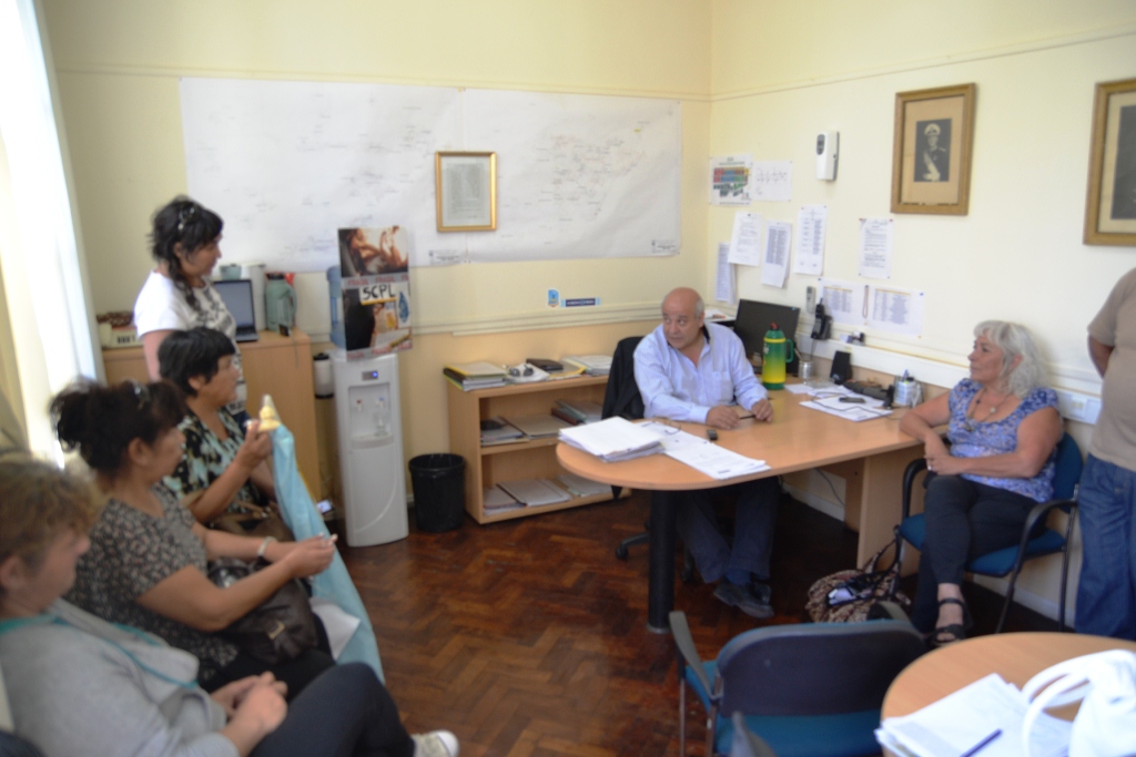 Gaitán recibió a vecinos que reclaman por el servicio de agua