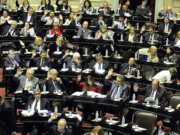 De Narváez y Carrió son los diputados más faltadores