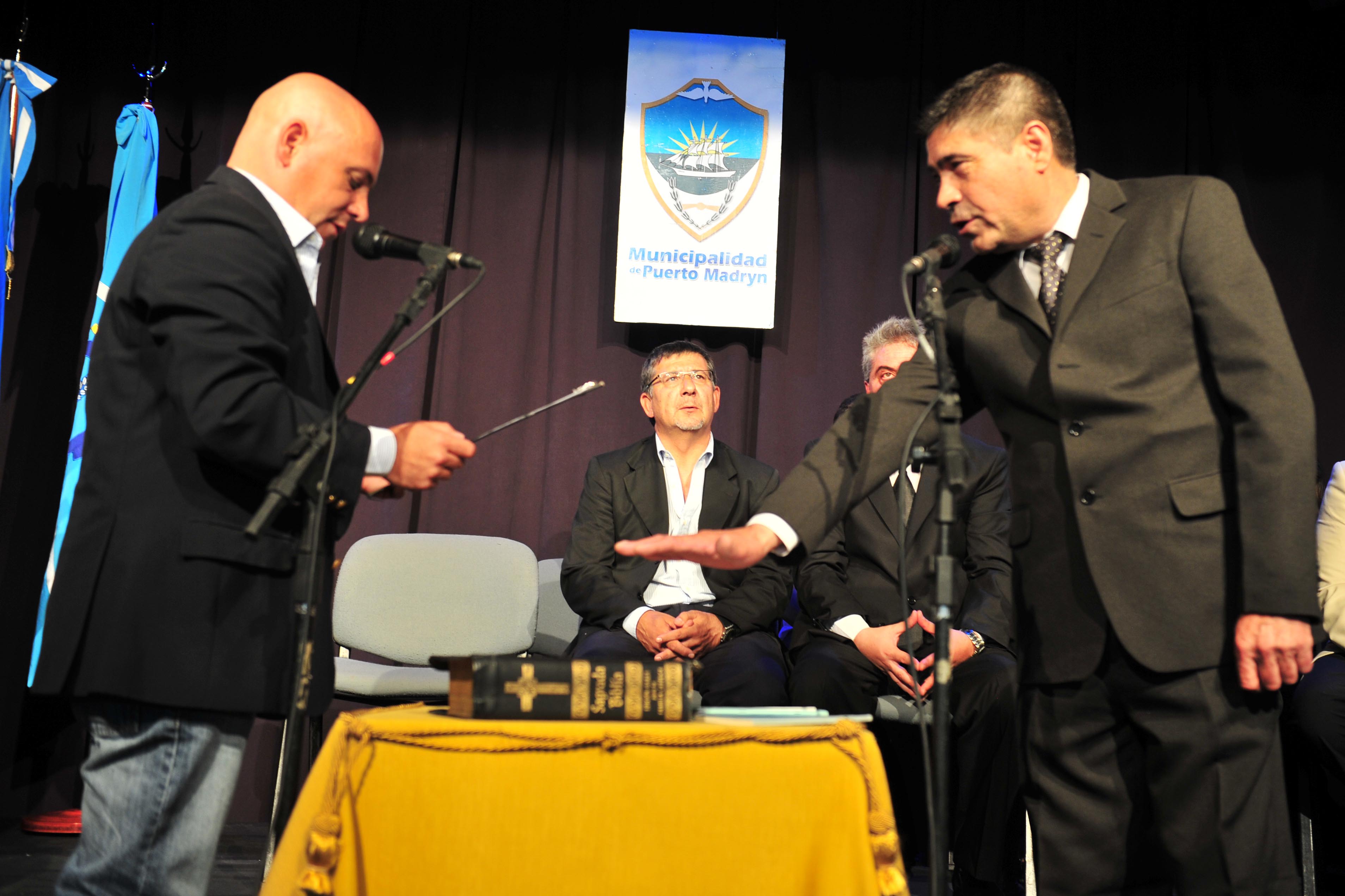 Sastre les tomó juramento a los nuevos secretarios