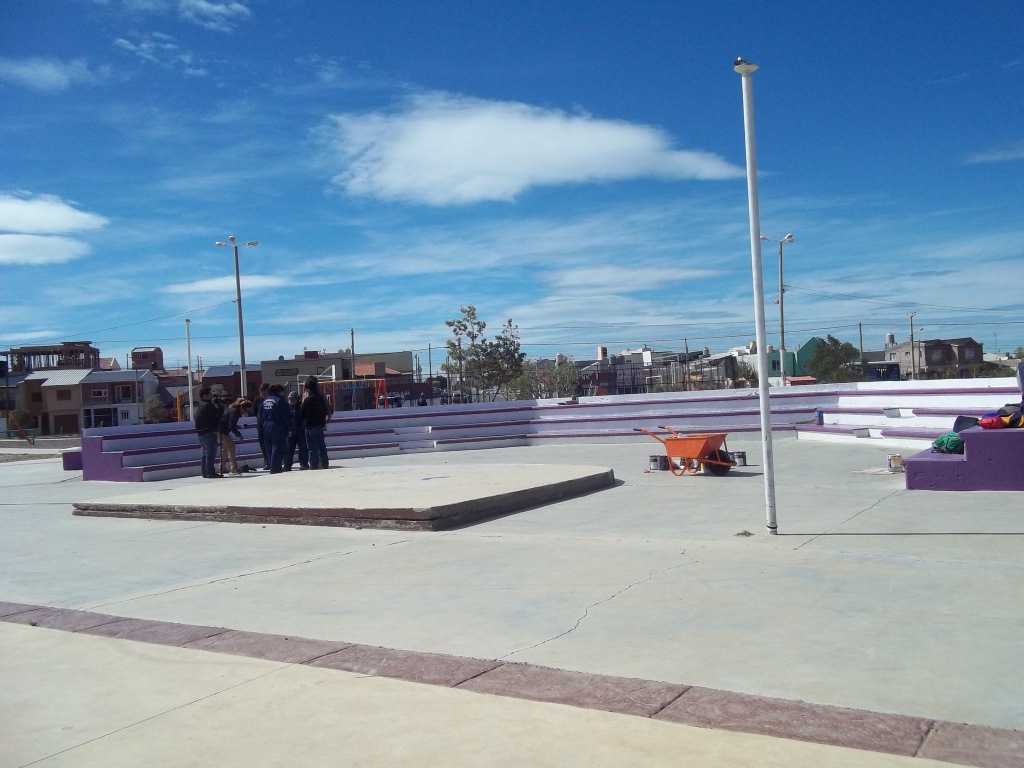 Reacondicionan plazas y un paseo costero