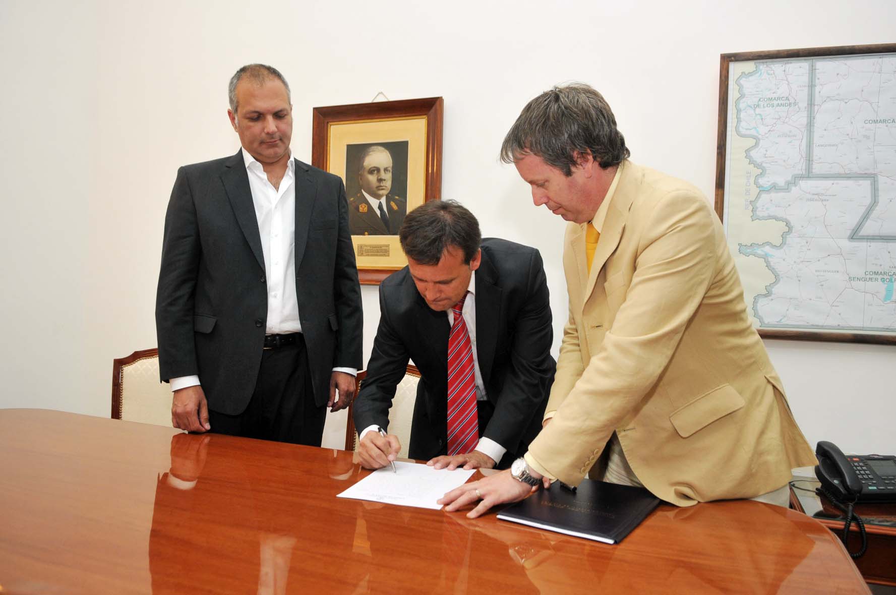 Buzzi traspasó el mando a Mac Karthy