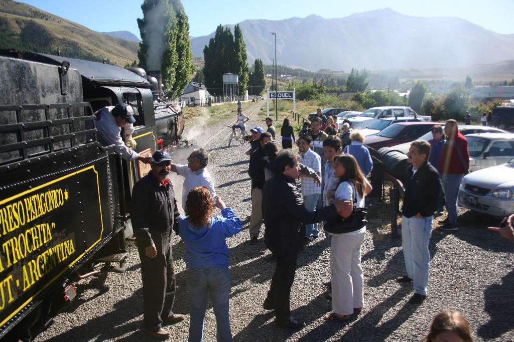 “La Trochita” volvió a funcionar colmada de turistas