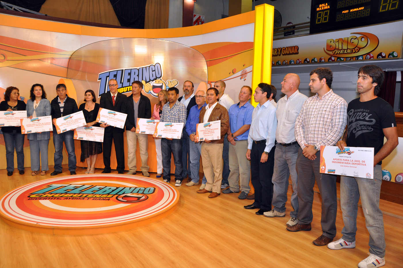 Con lluvia, el Telebingo repartió premios por toda la provincia