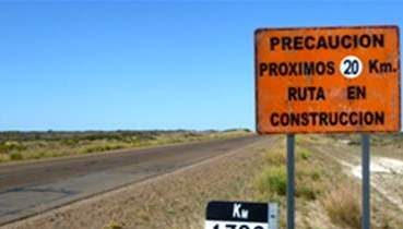 Una familia de Comodoro chocó con un camión cerca de Trelew