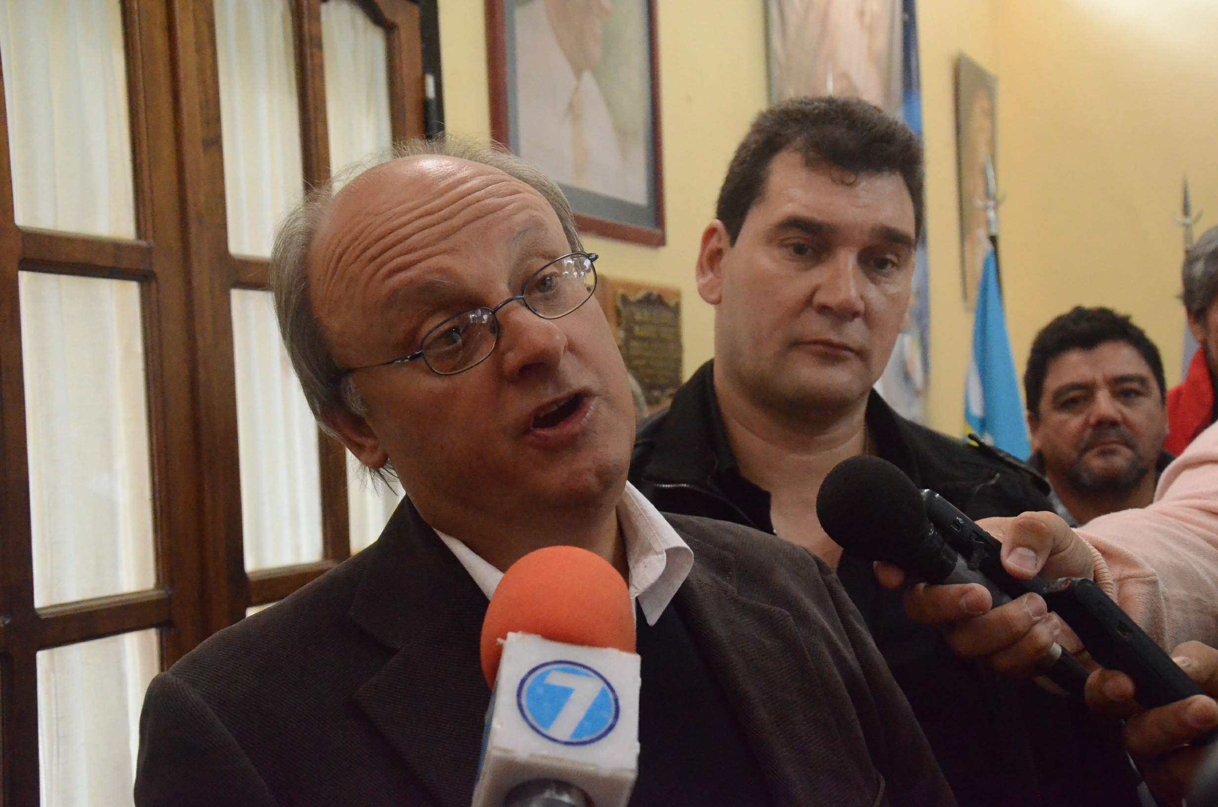 Di Pierro: “Artero parece que trabajara para Das Neves”