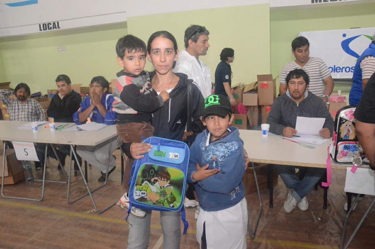 El Sindicato del Petróleo entrega 10 mil kits escolares