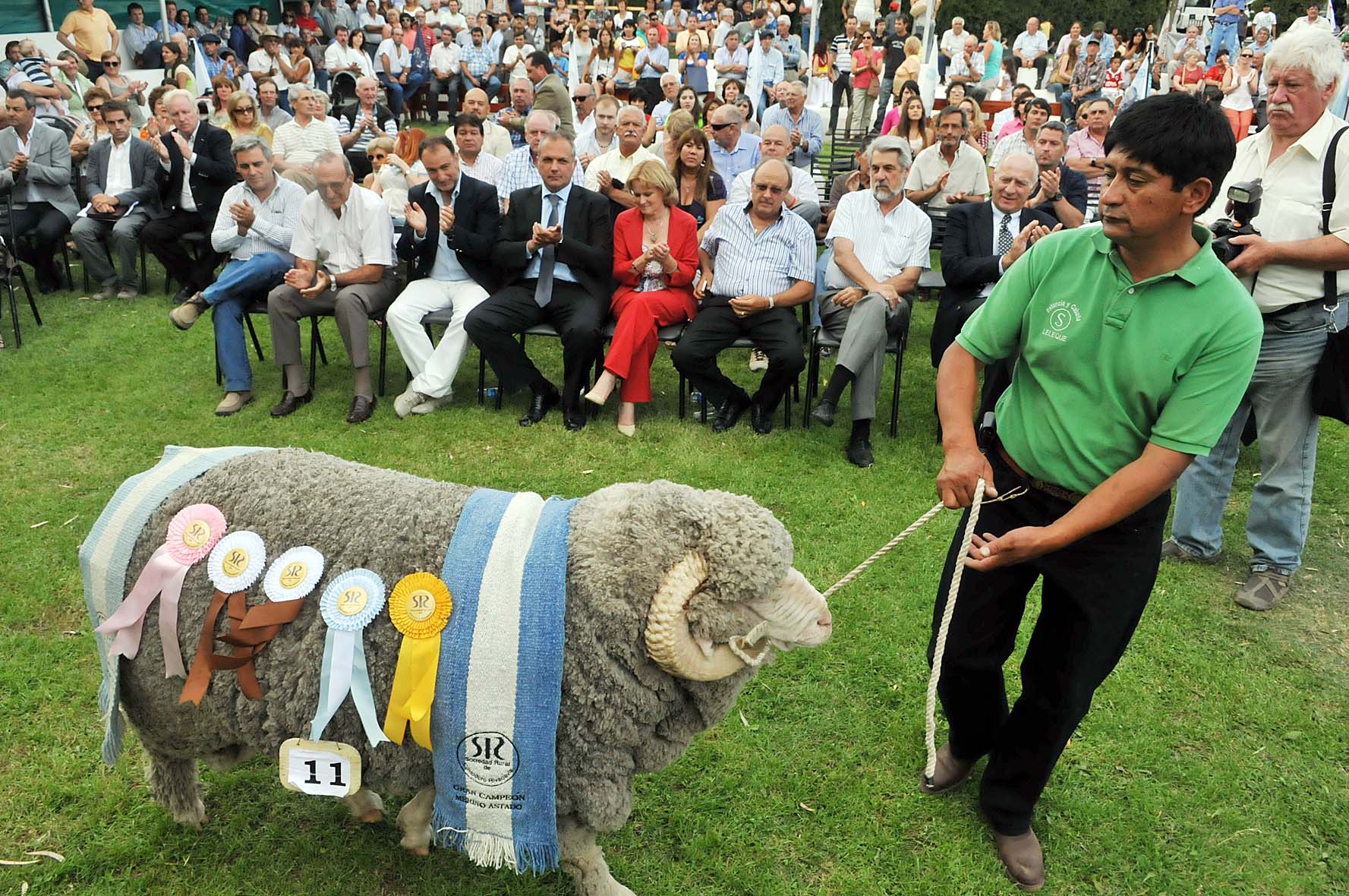 Buzzi remarcó el compromiso para el riego en áreas productivas