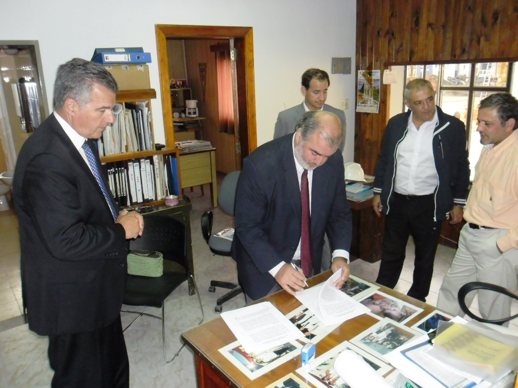 Firman convenio para instalar laboratorios de INTI Petróleo en Comodoro