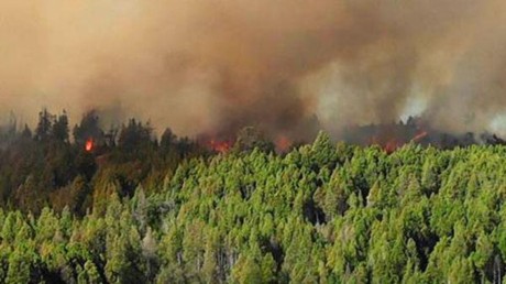 Incendio en Epuyén: el clima no ayuda