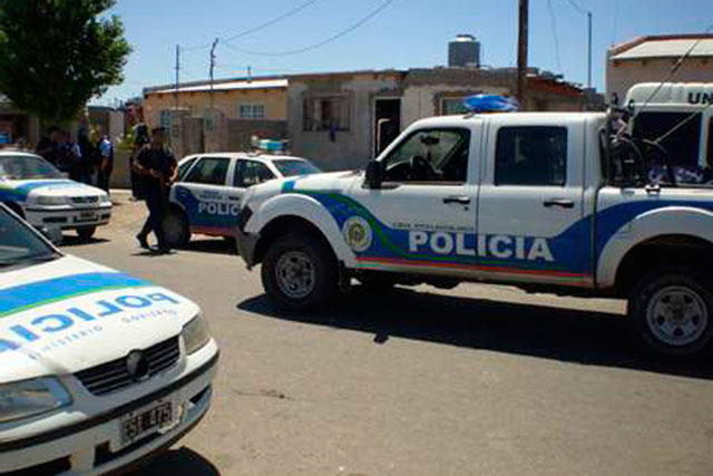 Asaltan a un joven y la bala le roza la cara