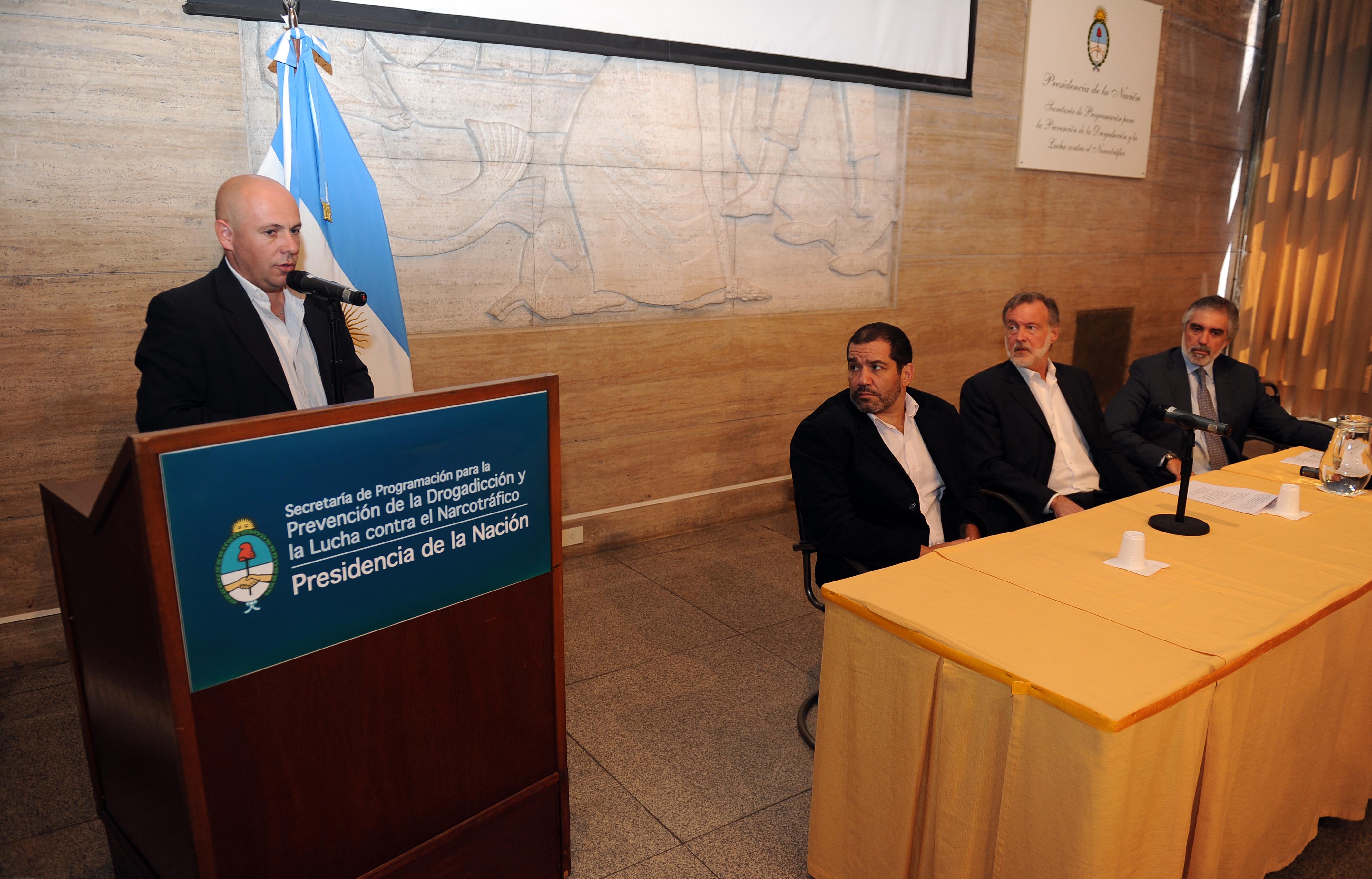 Sastre disertó ante 70 intendentes del país