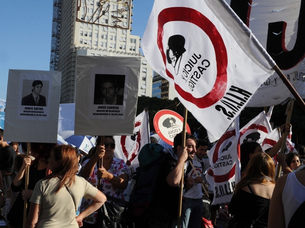 El oficialismo y la izquierda compiten por la Plaza de Mayo