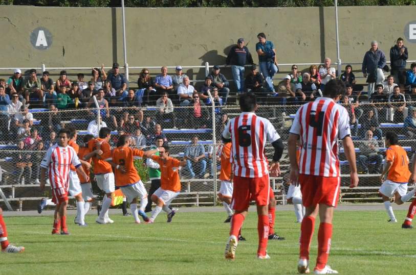 La CAI venció a Racing y quedó a un paso de clasificar