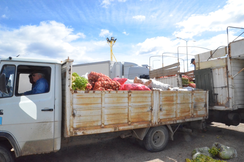 Secuestran camiones con alimentos