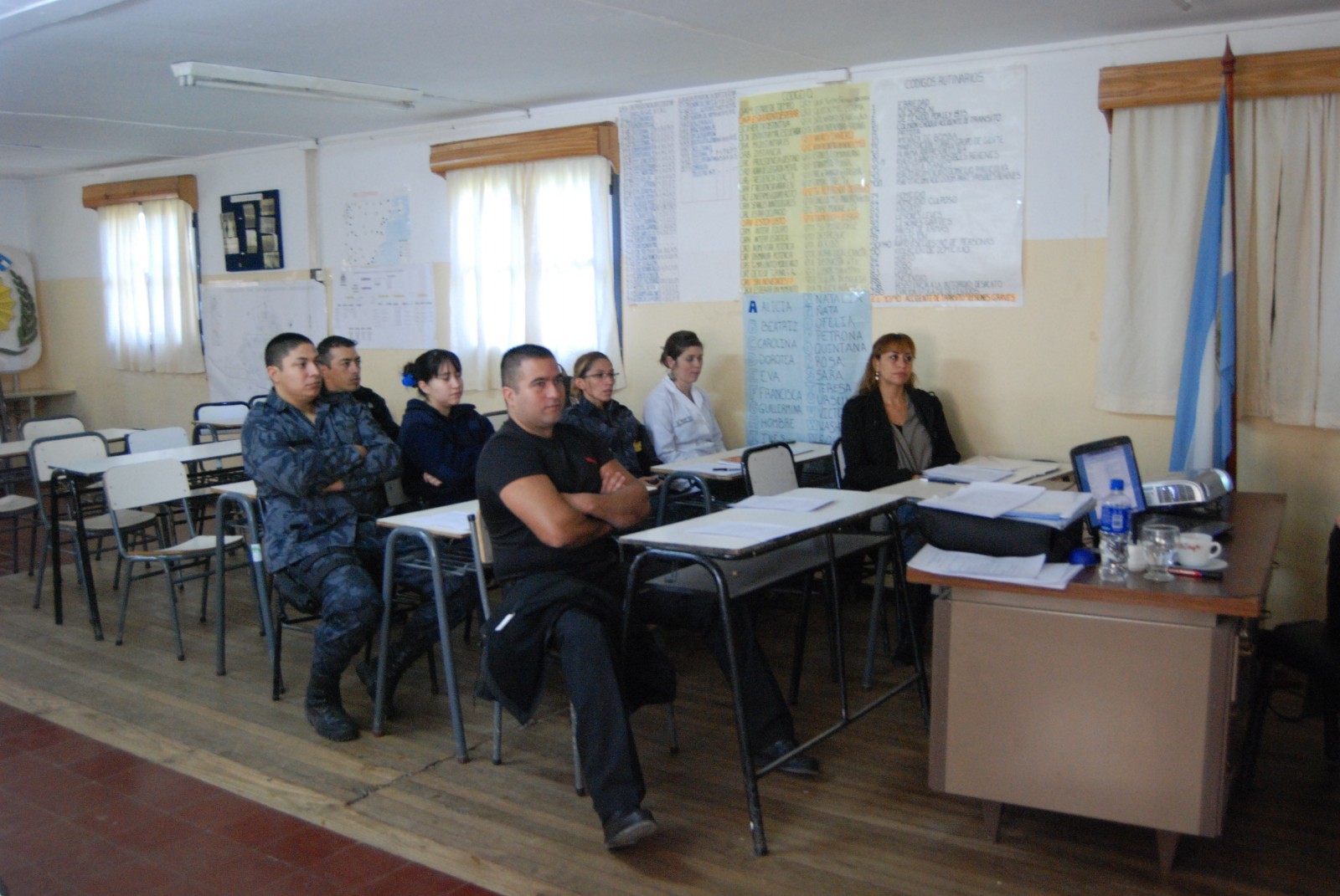 Capacitan a los policías en atención al ciudadano