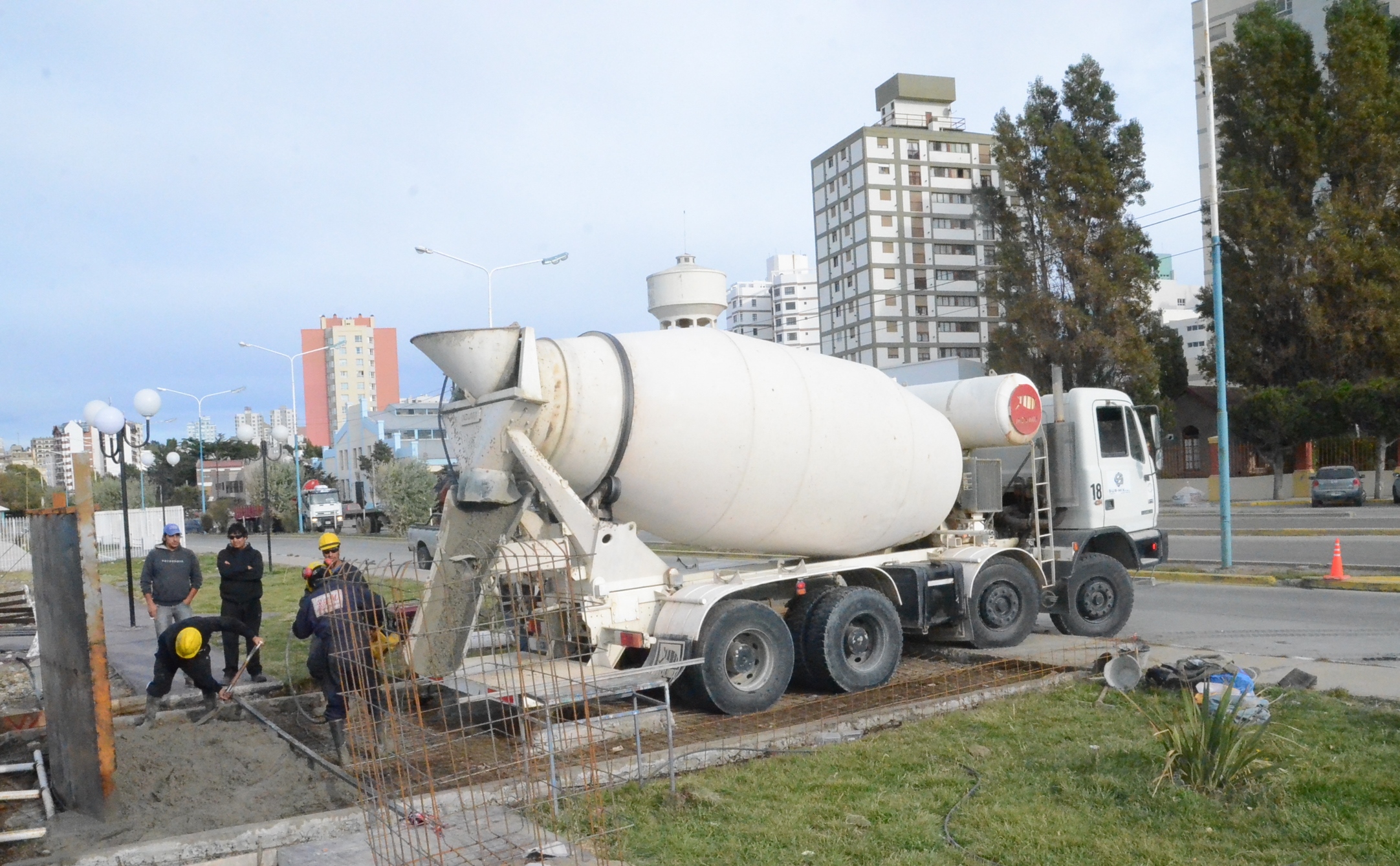 Trabajan en el Monumento al soldado Almonacid