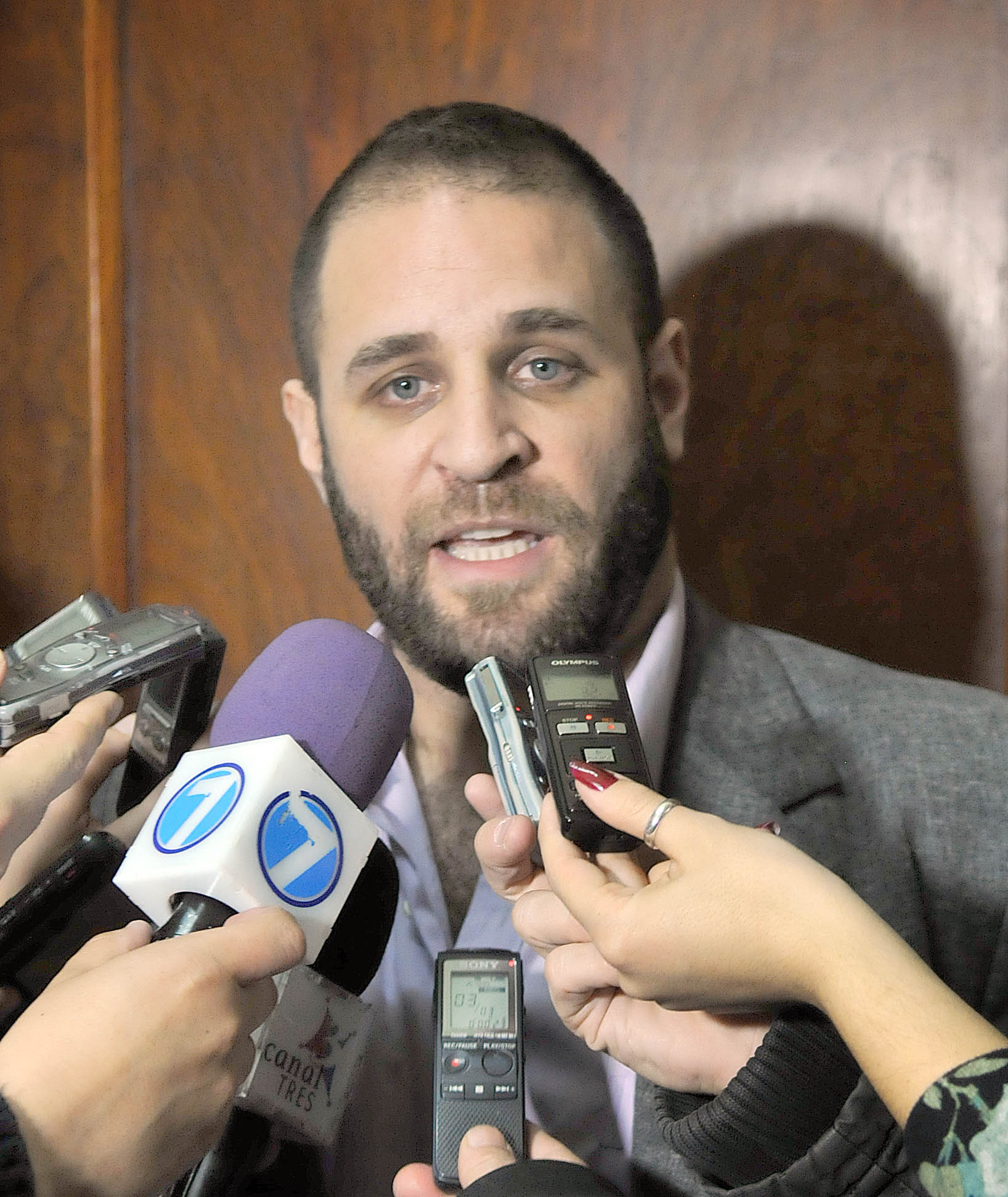 Glisnki: “El aumento para los policías rondará un 23%”