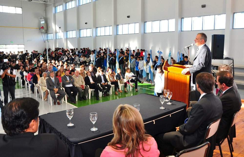 Buzzi llamó a “involucrarse de manera activa en el futuro de nuestros jóvenes”