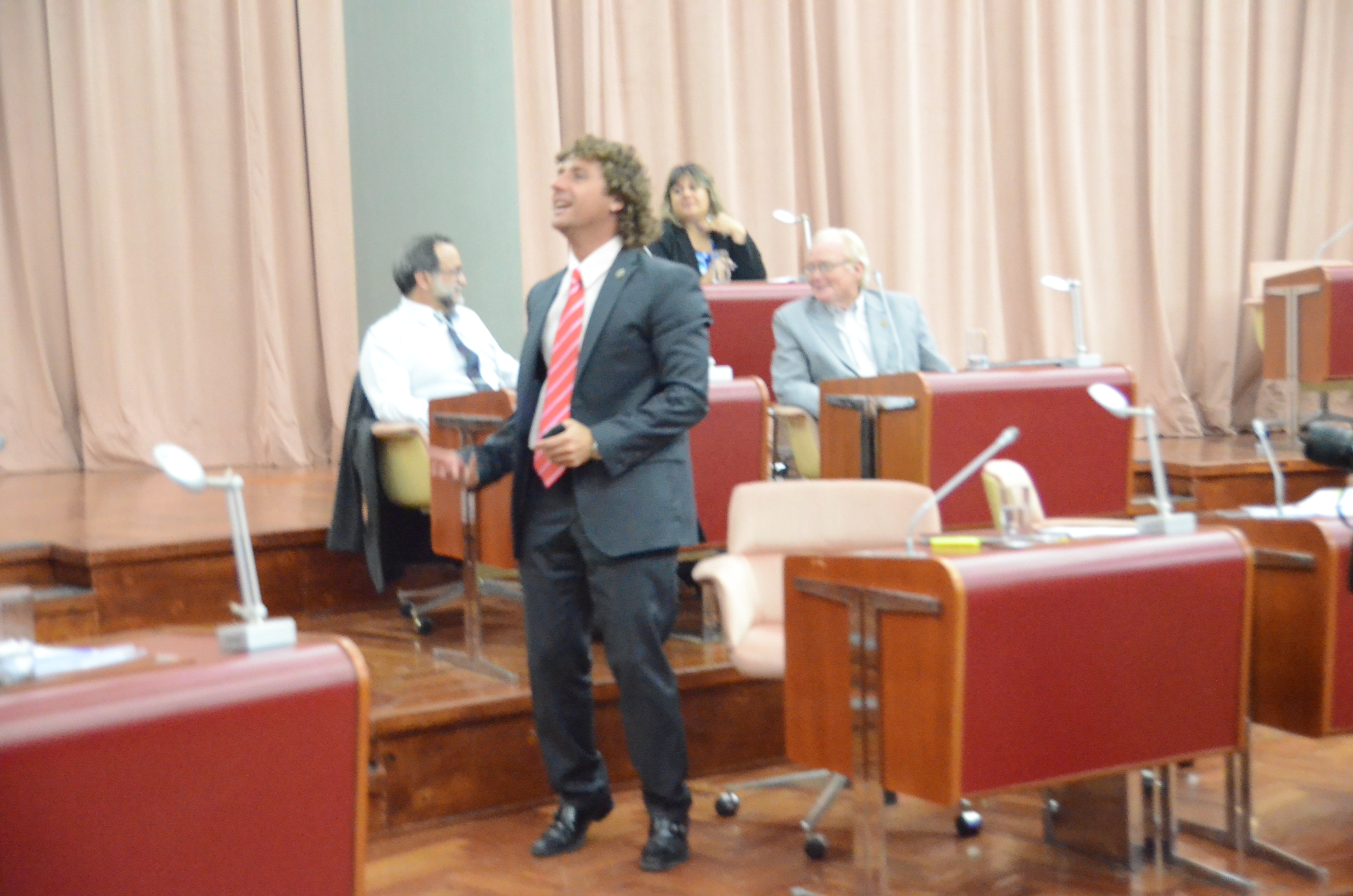 Reyes: “Montes es un barrilete sin cola”