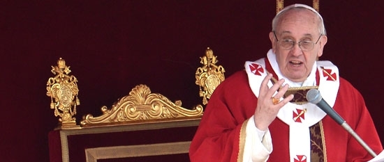 El Papa llamó a la participación de la juventud en su primera Misa de Ramos