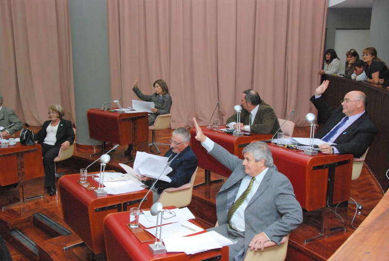 Se partió el voto comodorense en la Legislatura