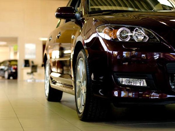 Por la incertidumbre, sube un 20% el precio de autos importados