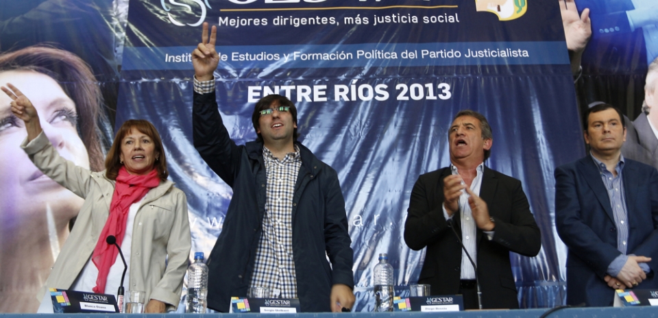 Gobernadores K quieren una consulta para la re-re de Cristina