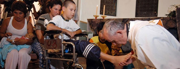 Francisco realizó tradicional lavado de pies en una cárcel de menores