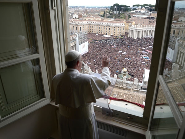 Un millón de personas llegan al Vaticano para la unción