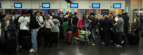 Suben recargo a tarjetas en el exterior y agregan paquetes turísticos