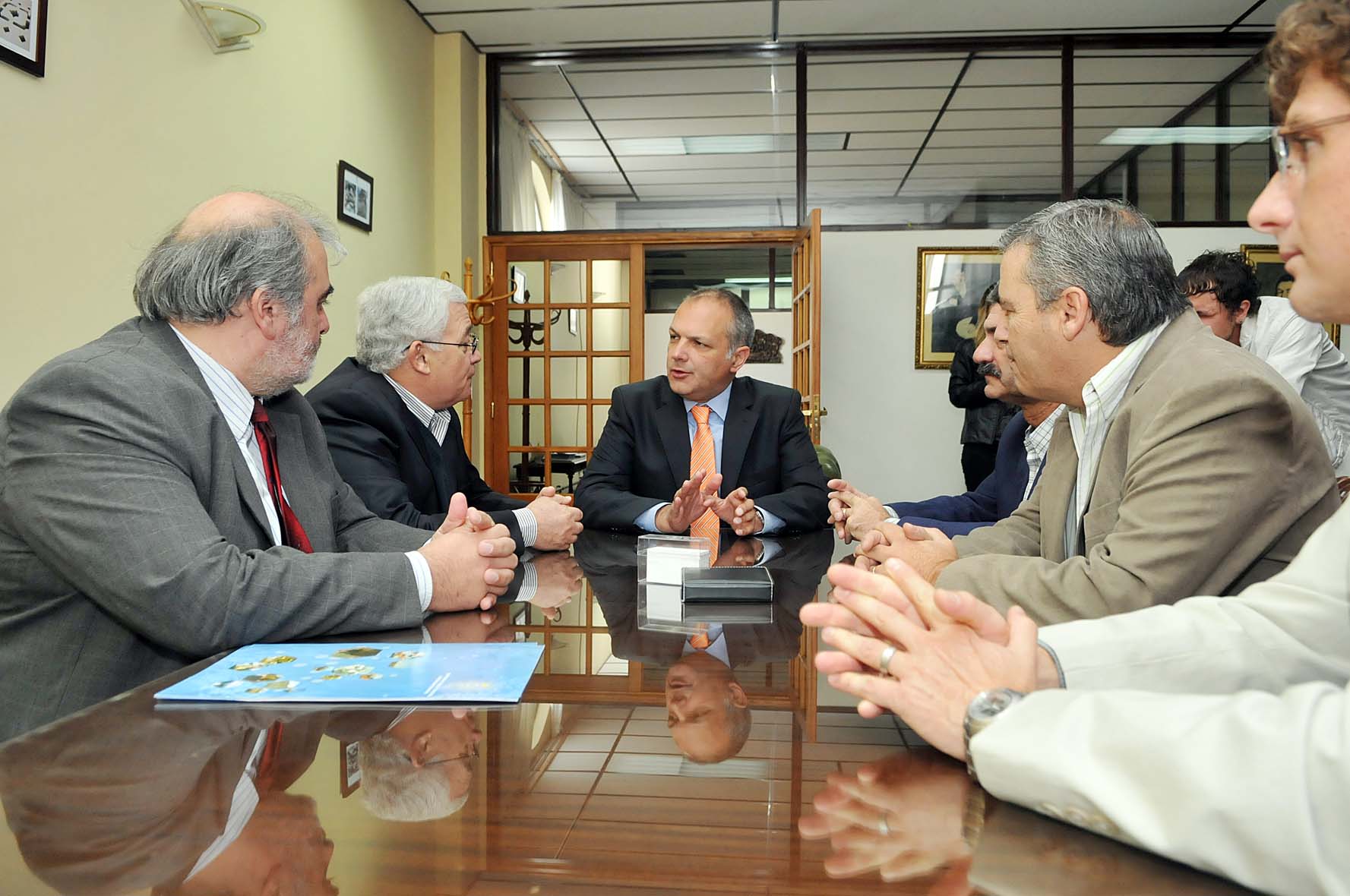 Buzzi sumó a la UNPSJB al Consejo de Administración del Hospital