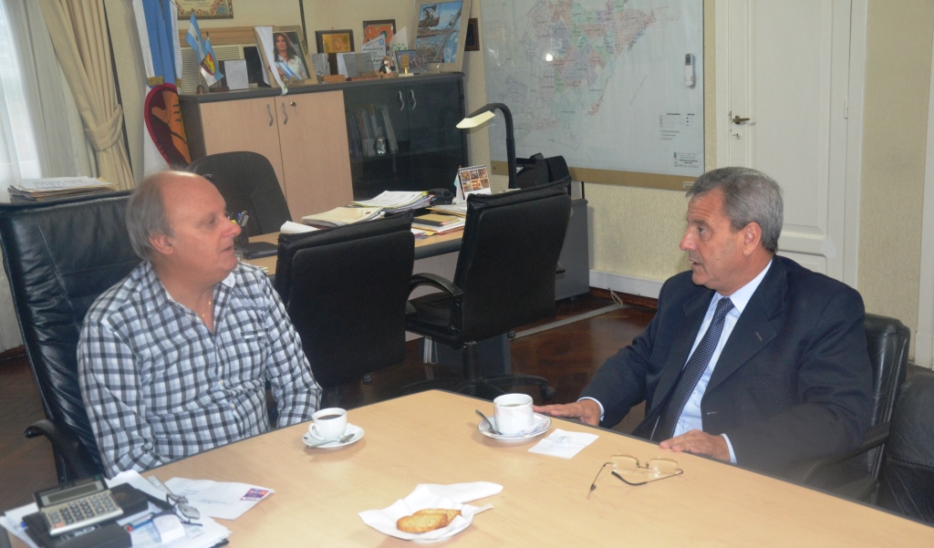 Encuentro en pos de mejorar el edificio del aeropuerto