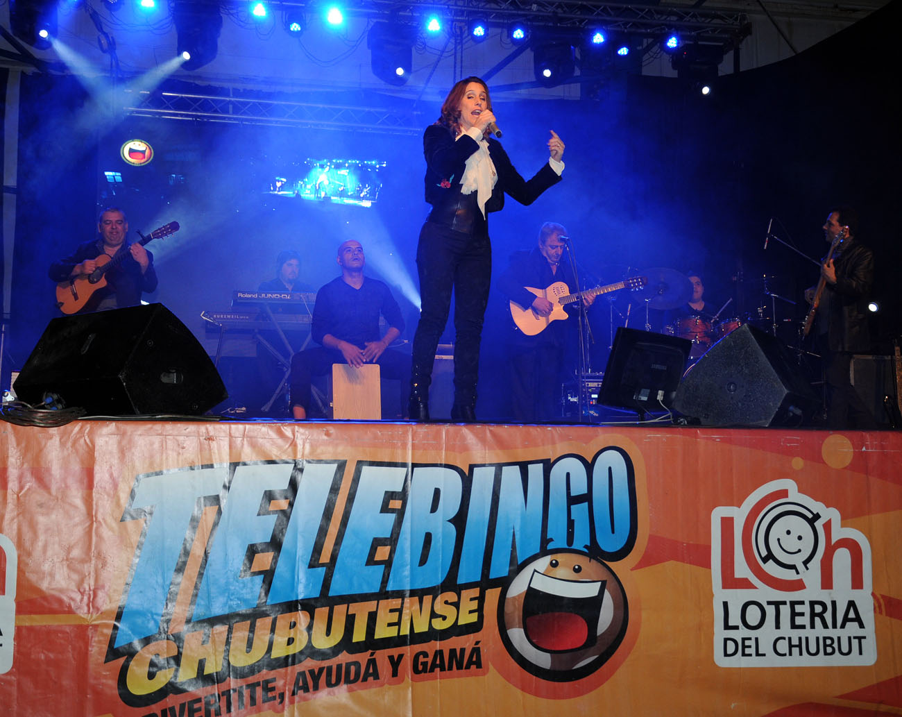 Gran marco de público en el Telebingo Especial en Esquel