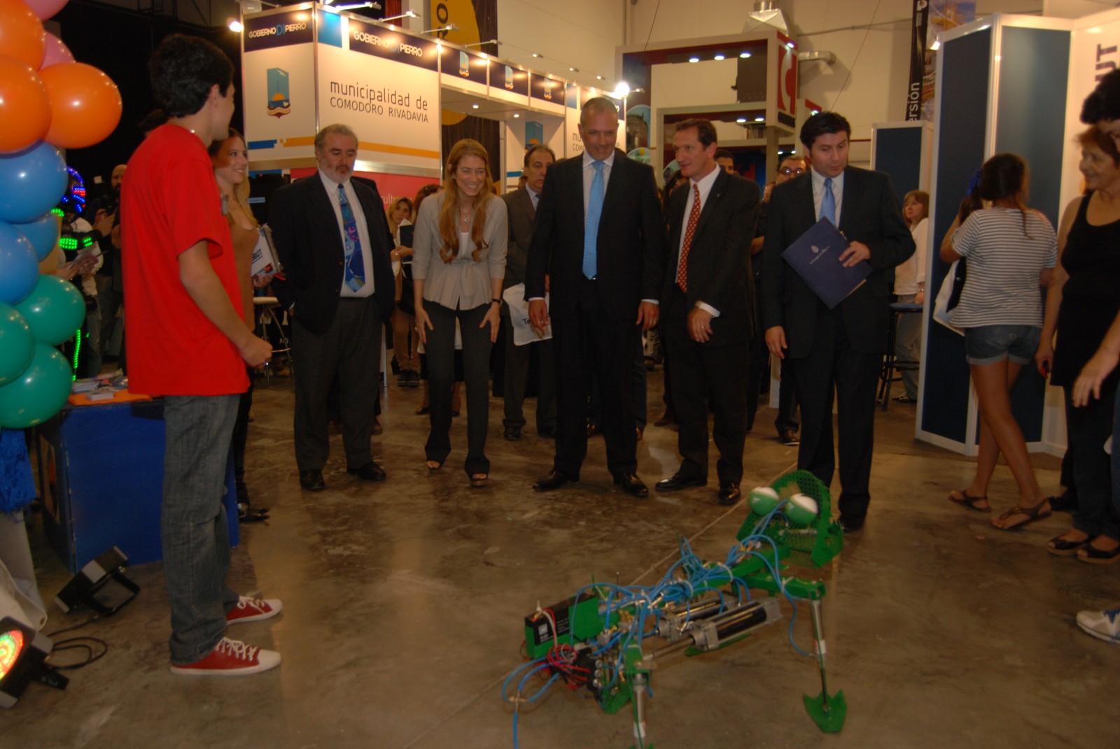 Buzzi y Giorgi visitaron stand de Ciencia Nómade en la Expo