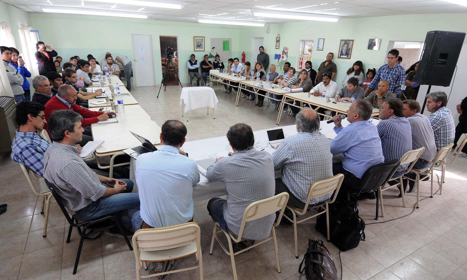 Buzzi llamó a responder ‘de qué va a vivir mi pueblo’