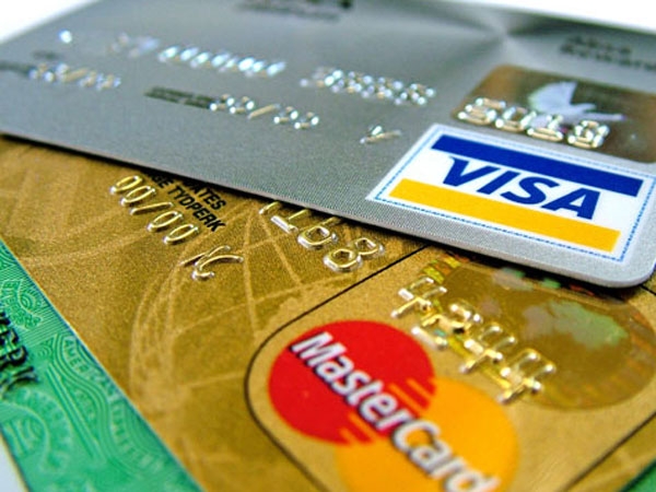 Bancos bajan tasas de tarjetas de crédito al 30% anual