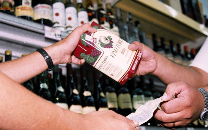 Buscan controlar la venta de bebidas alcohólicas a menores