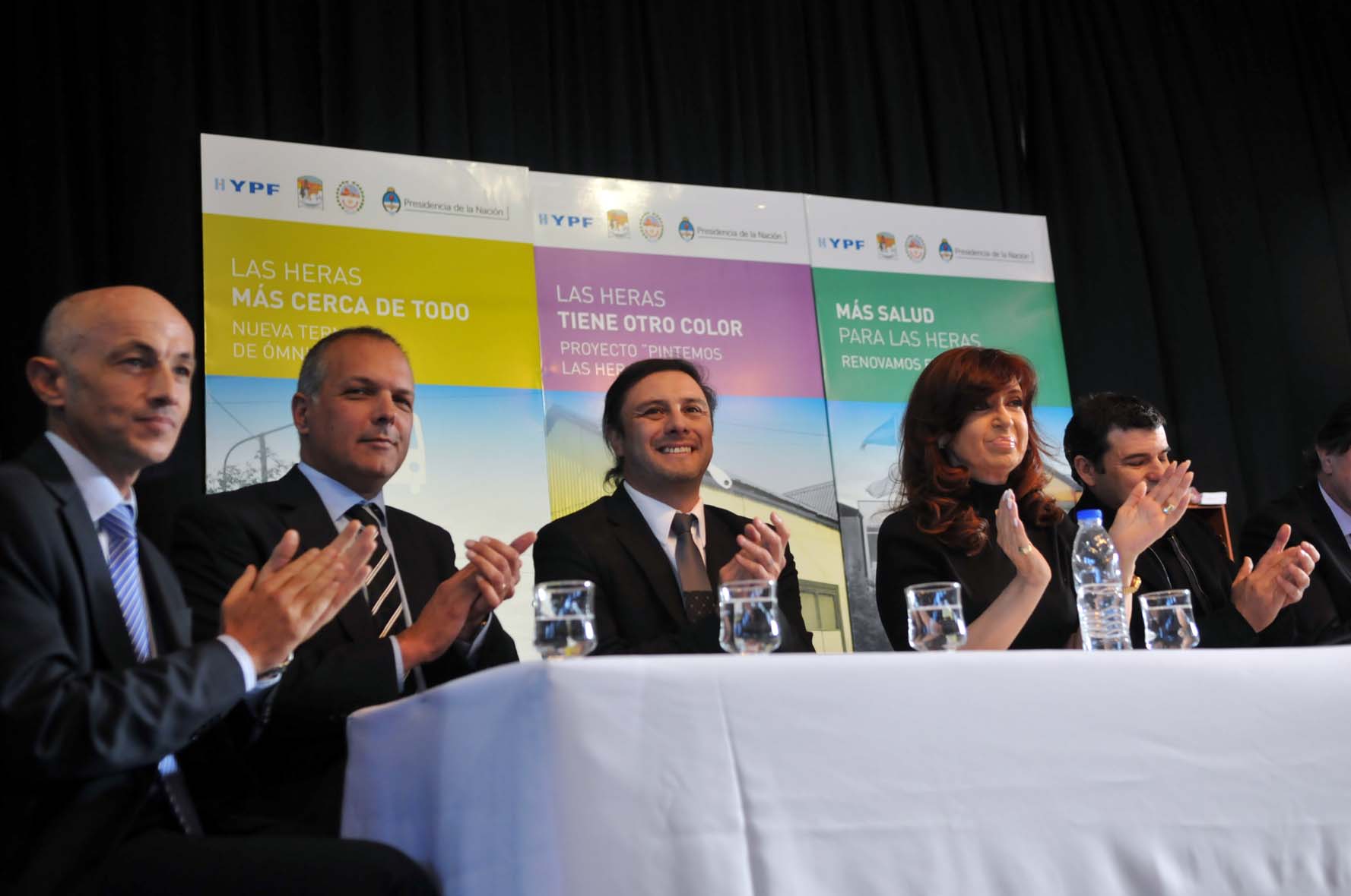 Cristina y Buzzi pidieron defender a YPF