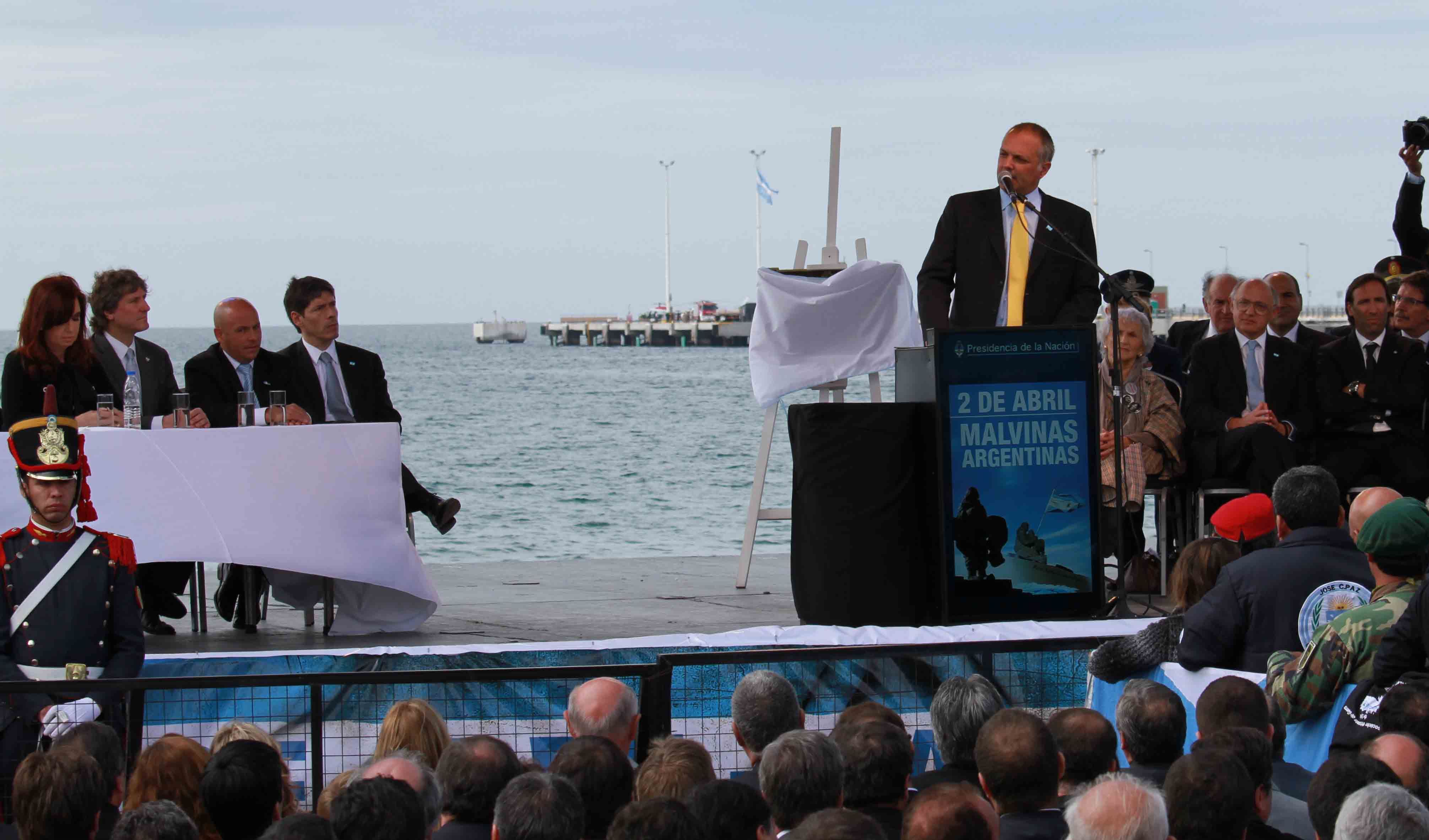 Buzzi: “Las Malvinas están mucho más cerca”