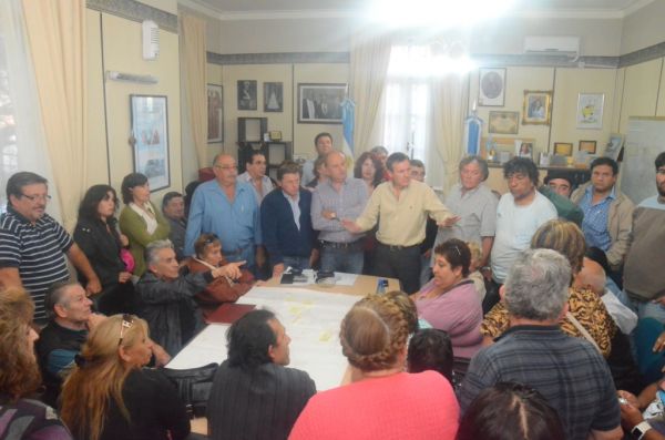 Vecinalistas contra los jueces, respaldan a Di Pierro