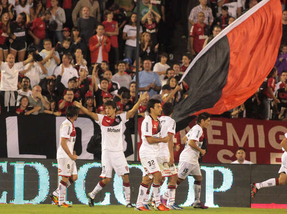 Newell’s ganó y es único escolta porque empató River