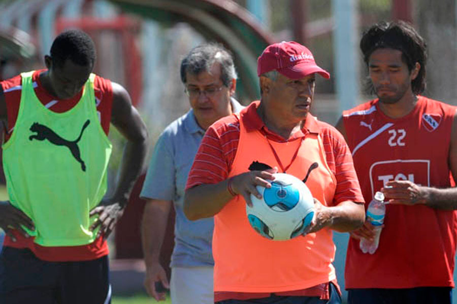 Independiente practica con fuerte custodia