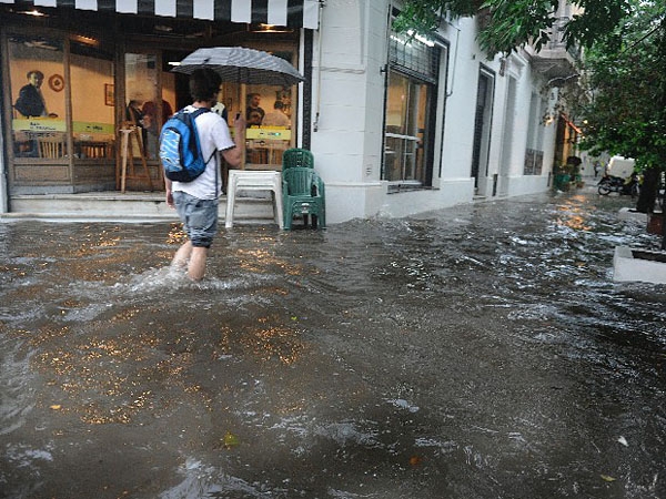 Inundaciones: ahora la lluvia pasa por Santa Fe