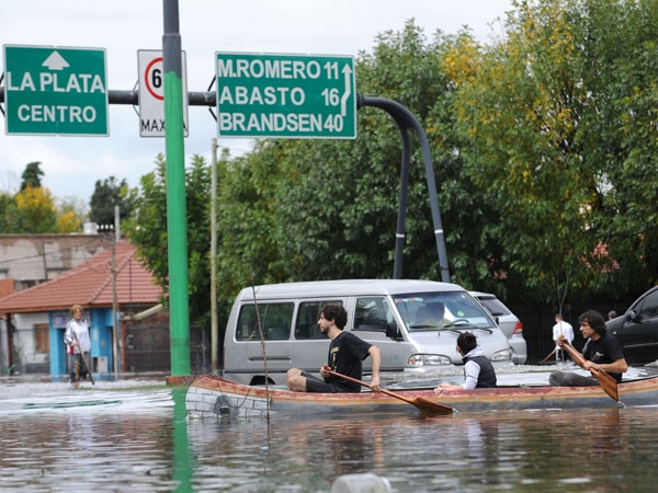 La Plata: hay 51 muertos y buscan desaparecidos
