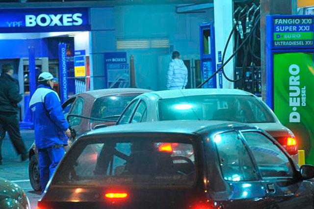 YPF importaría combustibles por el incendio de Ensenada