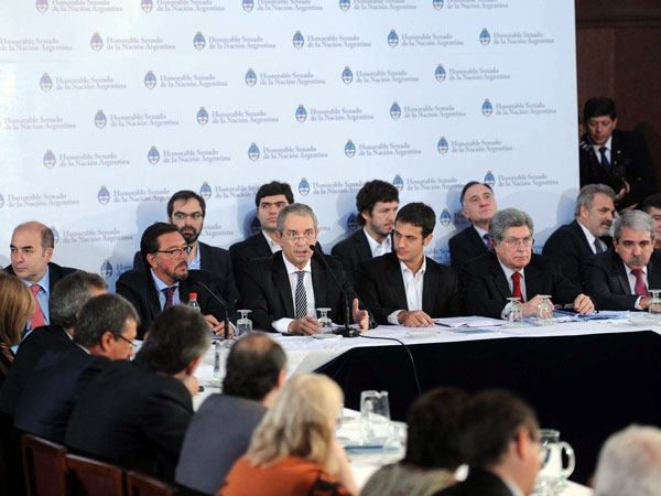 Oficialismo busca concretar reforma al sistema judicial en un mes